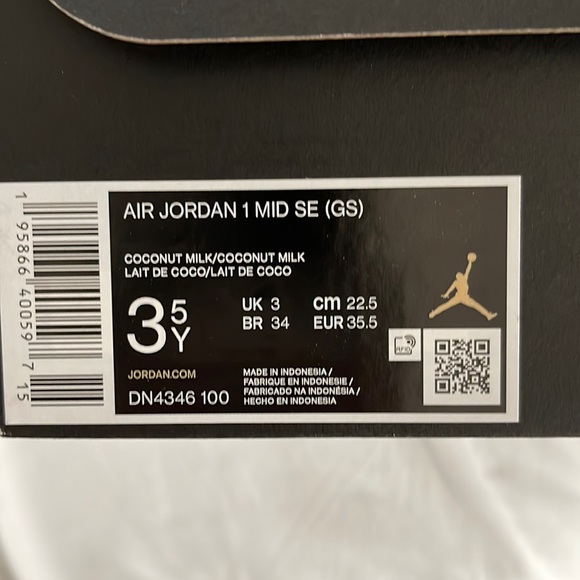 New Air Jordan 1 Mid SE GS - Picture 7 of 7